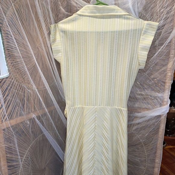 Vintage Yellow Dress 💛 - Picture 4 of 7